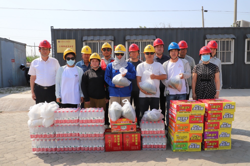 灌西投资公司党委到宵洋码头送清凉慰问一线员工_副本